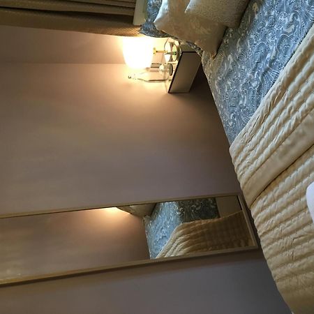 Leafy Suburban Bed And Breakfast Нортвуд Экстерьер фото
