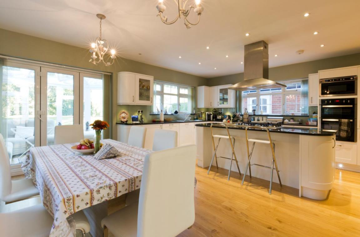 Leafy Suburban Bed And Breakfast Нортвуд Экстерьер фото