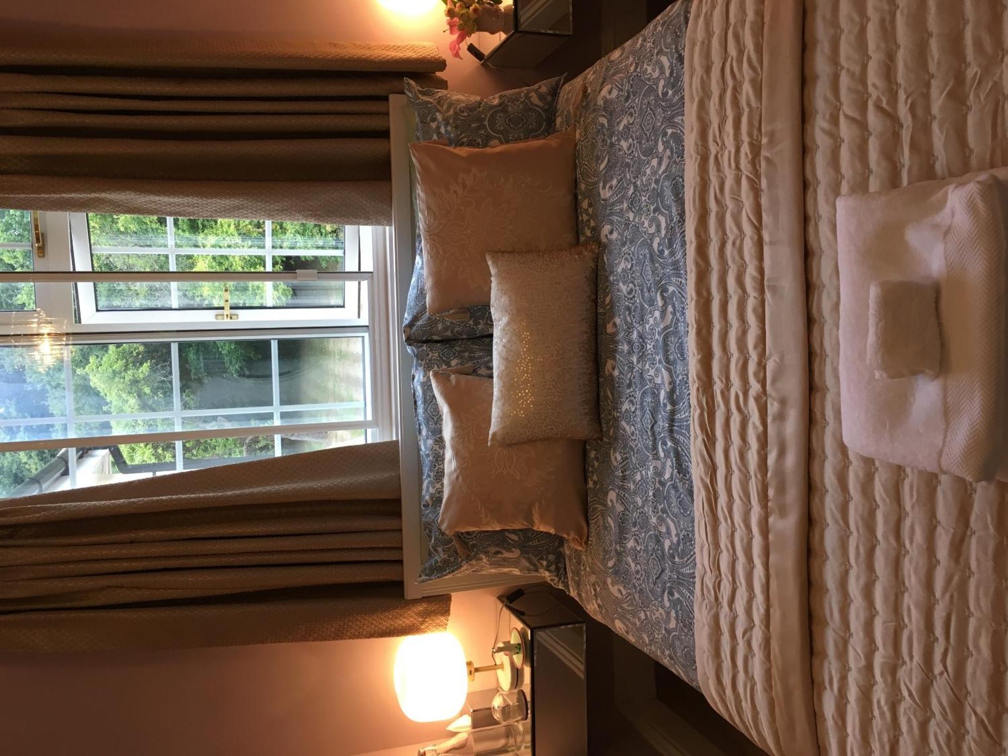 Leafy Suburban Bed And Breakfast Нортвуд Экстерьер фото