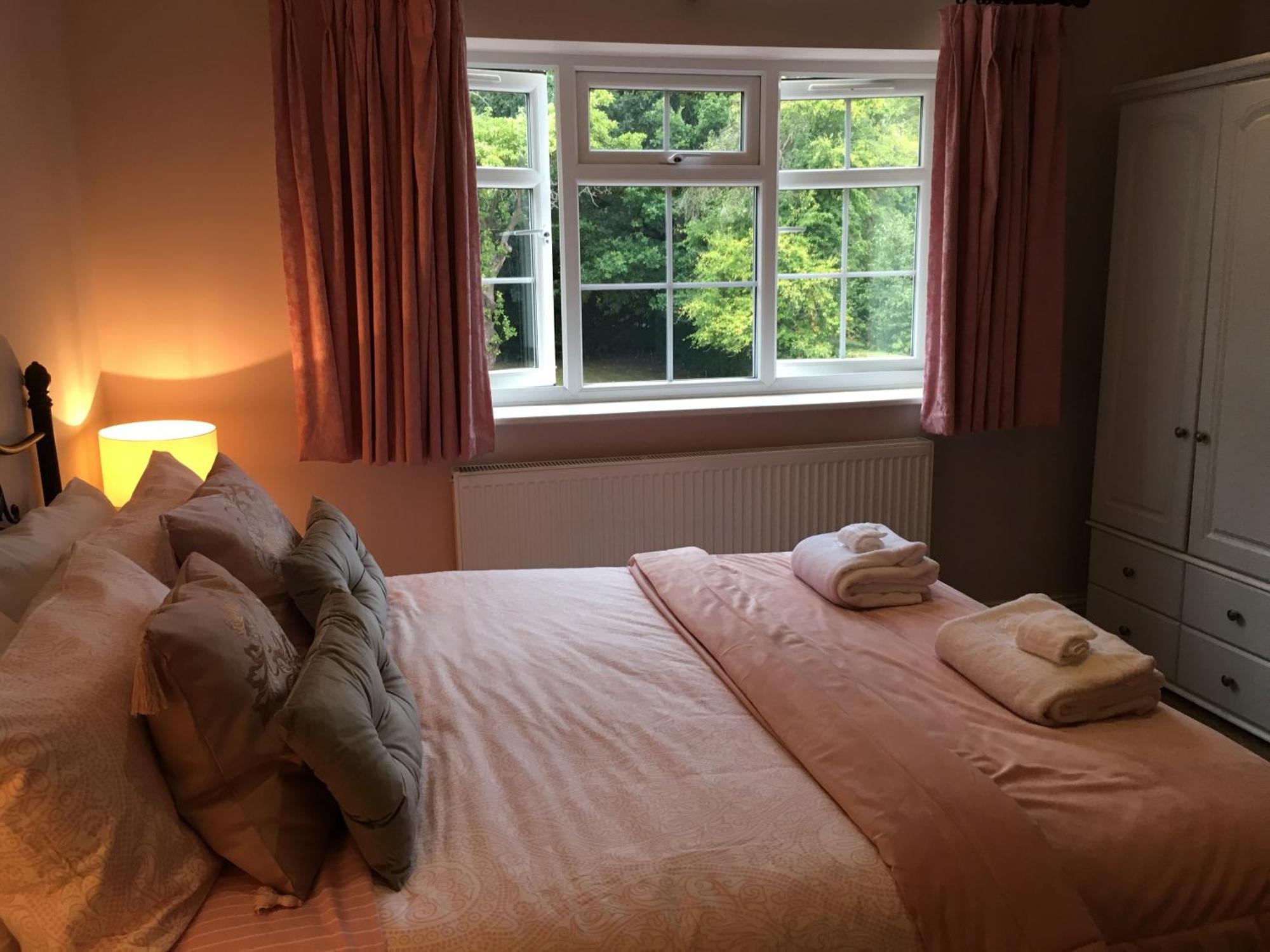 Leafy Suburban Bed And Breakfast Нортвуд Экстерьер фото