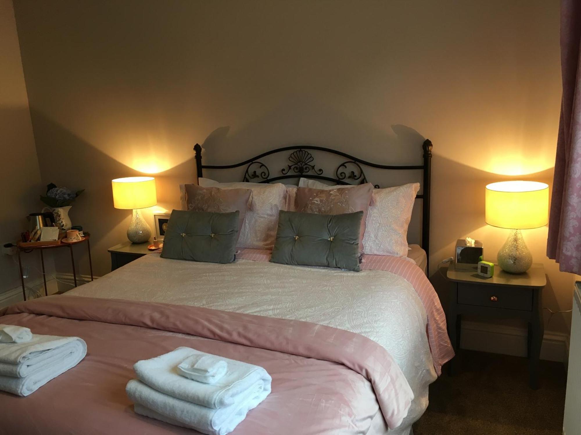 Leafy Suburban Bed And Breakfast Нортвуд Экстерьер фото
